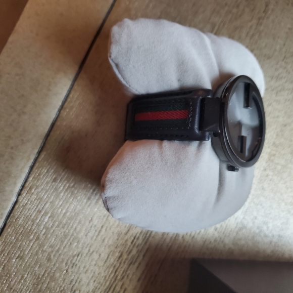 Authentic 100% 42mm Gucci interlocking G watch - Picture 4 of 6
